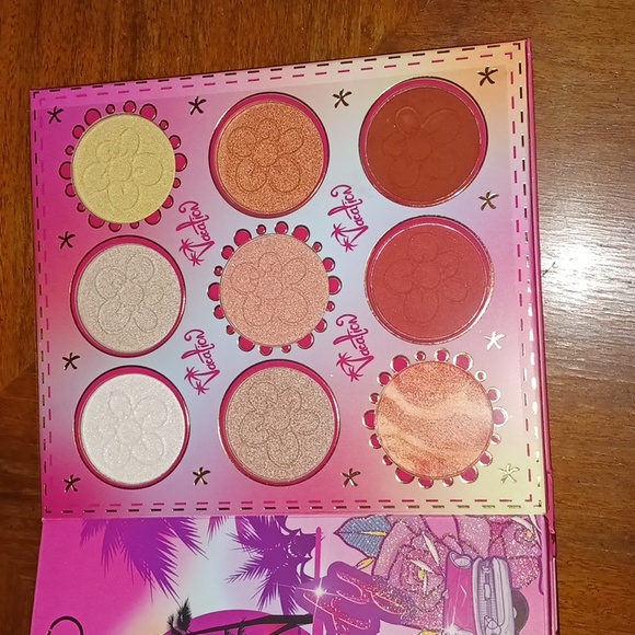Kevin coco 69 color eyeshadow pallette - Picture 3 of 4